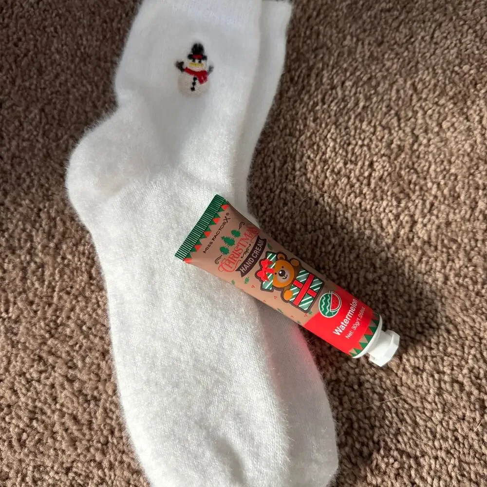 Socks and hand cream spa set